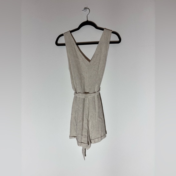 Pink Lily Linen Romper Size Medium - Picture 2 of 5